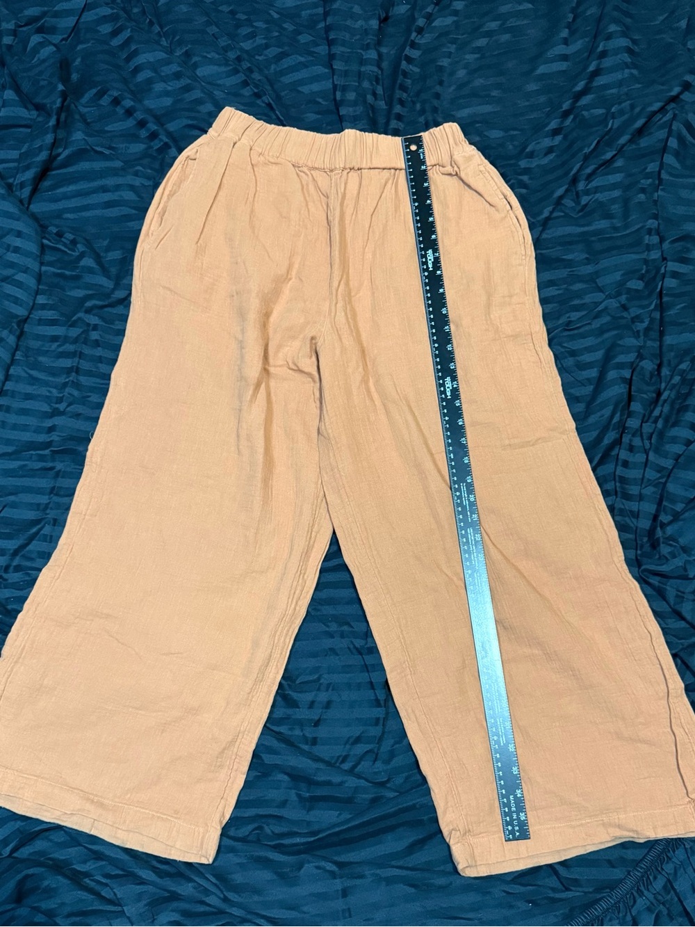 Billabong Women’s Tan Gauze Wide Leg Crop Pants Size Large minor spotted stains